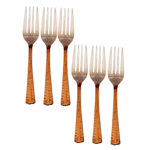 Steel copper forks with hammered handles, offering a blend of artisan craftsmanship and timeless elegance for your dining experience.