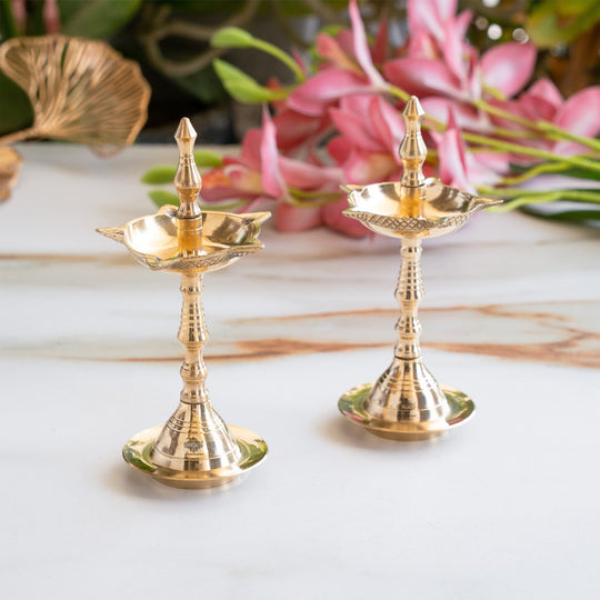 Brass Pillar Diya Set of 2 with Scalloped Bowl & Shine Finish