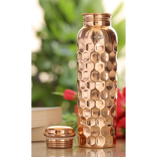 Indian Art Villa’s beautifully crafted copper drinkware set with a diamond finish, perfect for any special occasion or gifting.