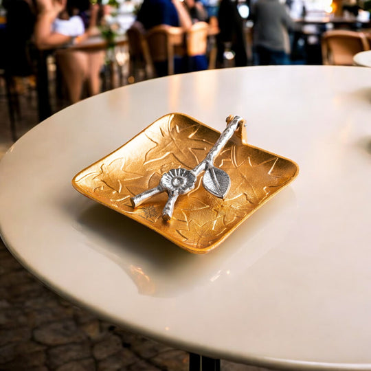 Brass Finish Embossed Flower Design Napkin Holder – Elegant Tabletop Organizer for Dining, Kitchen, Restaurants & Gifting