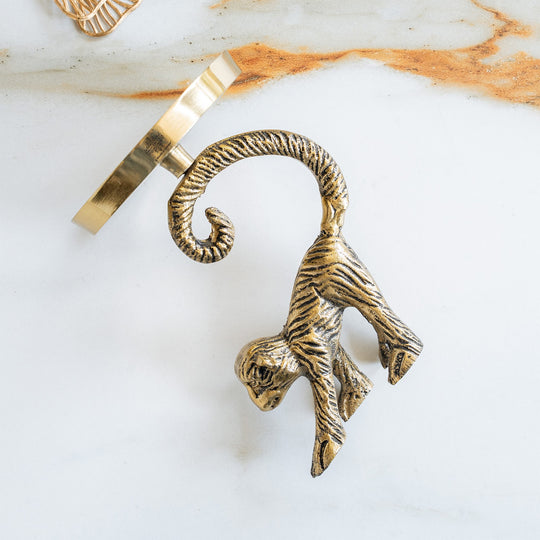 Brass Finish Aluminium Monkey Showpiece