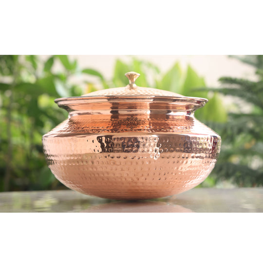 Copper degchi from Indian Art Villa, featuring a decorative hammered finish and brass lid, perfect for your kitchen and dining.