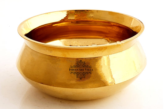 Handcrafted plain pital handi with reflective golden body circular base wide top and smooth curved brass structure