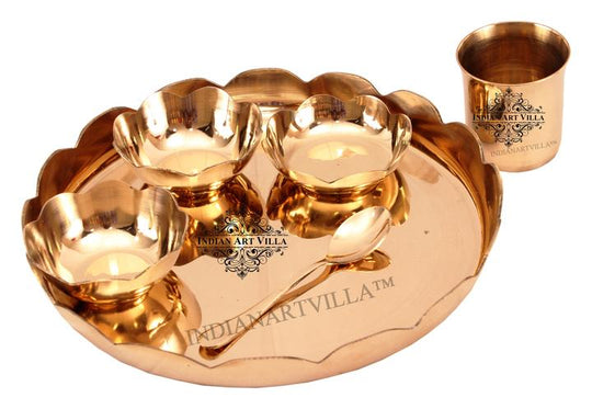Serve your Indian Cusine in this elegant traditional Dinnerset. This is a set of centerpiece dinnerware for Indian food.