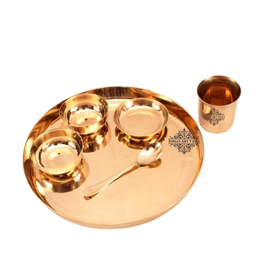 Serve your Indian Cusine in this elegant traditional Dinnerset. This is a set of centerpiece dinnerware for Indian food.